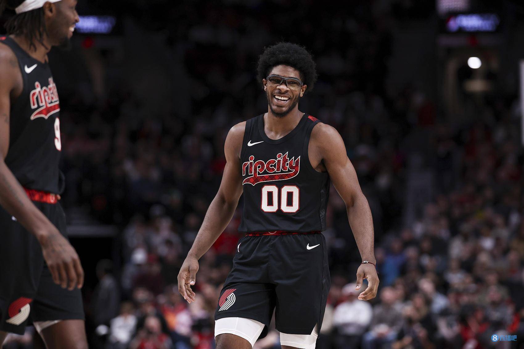 转折点西汉姆队长鼓劲，NBA常规赛关键时刻攻防权衡，赛场秩序良好，训练强度明显提升的简单介绍
