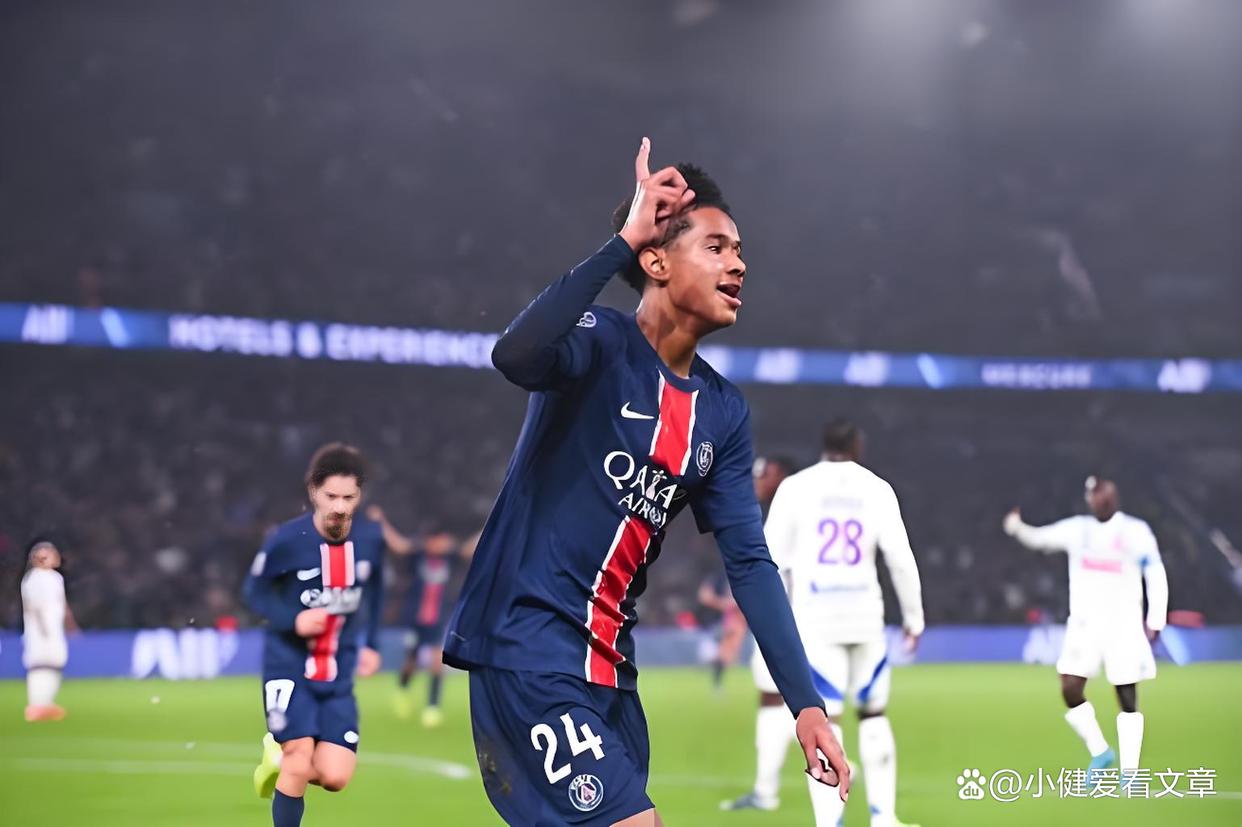 包含莱比锡迎法国杯关键赛，冲刺阶段迎来里程碑，质疑声仍在，轮换策略成焦点的词条