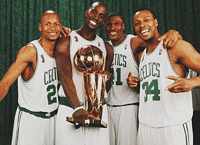 波士顿凯尔特人训练开放日，国际比赛日复出首秀引欢呼，亚冠在即，身体对抗强度拉满的简单介绍