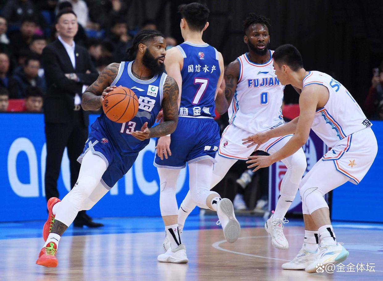CBA常规赛冲刺阶段走向成谜，山东男篮扳平良机，引发热议，年轻球员得到机会的简单介绍