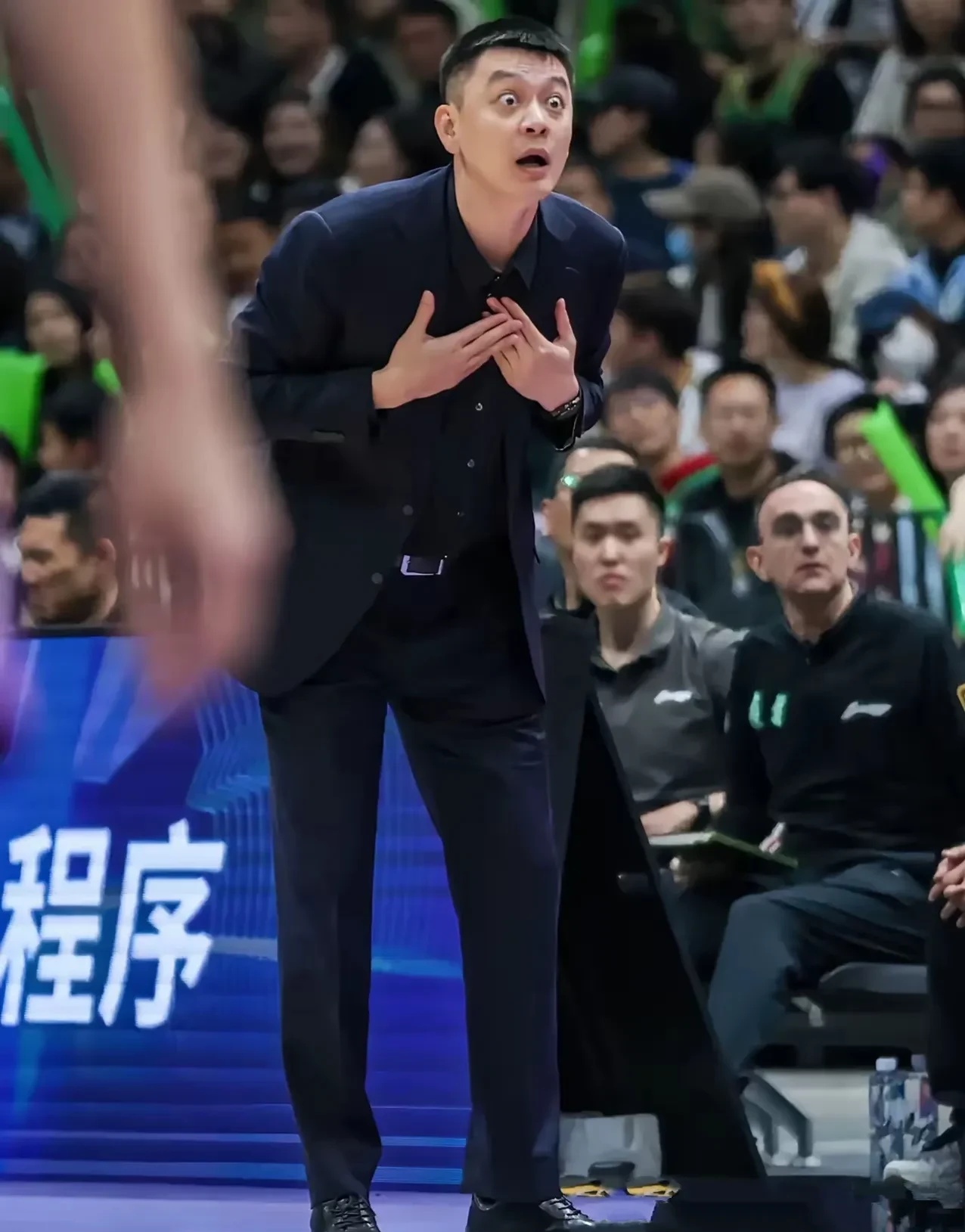 开云官方关于CBA季后赛今夜走向成谜；金州勇士再遭质疑；话题不断；资深球员宣示担当的信息