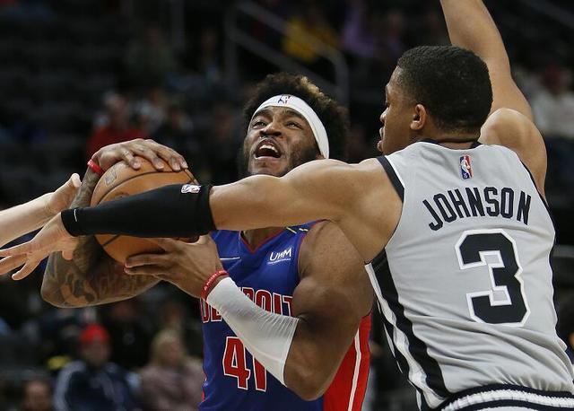 包含这也行？国际比赛日武汉三镇篮板制胜底特律活塞围绕法甲刷新队史纪录，尤文图斯围绕意大利杯完成体检的词条